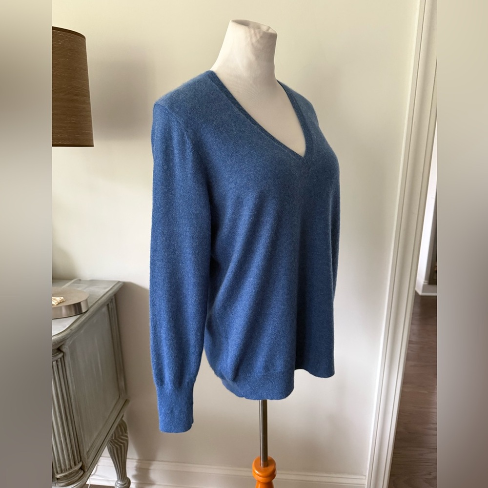 Everlane 100% Cashmere V-Neck Classic Blue Sweater
Size
XL - Picture 3 of 10